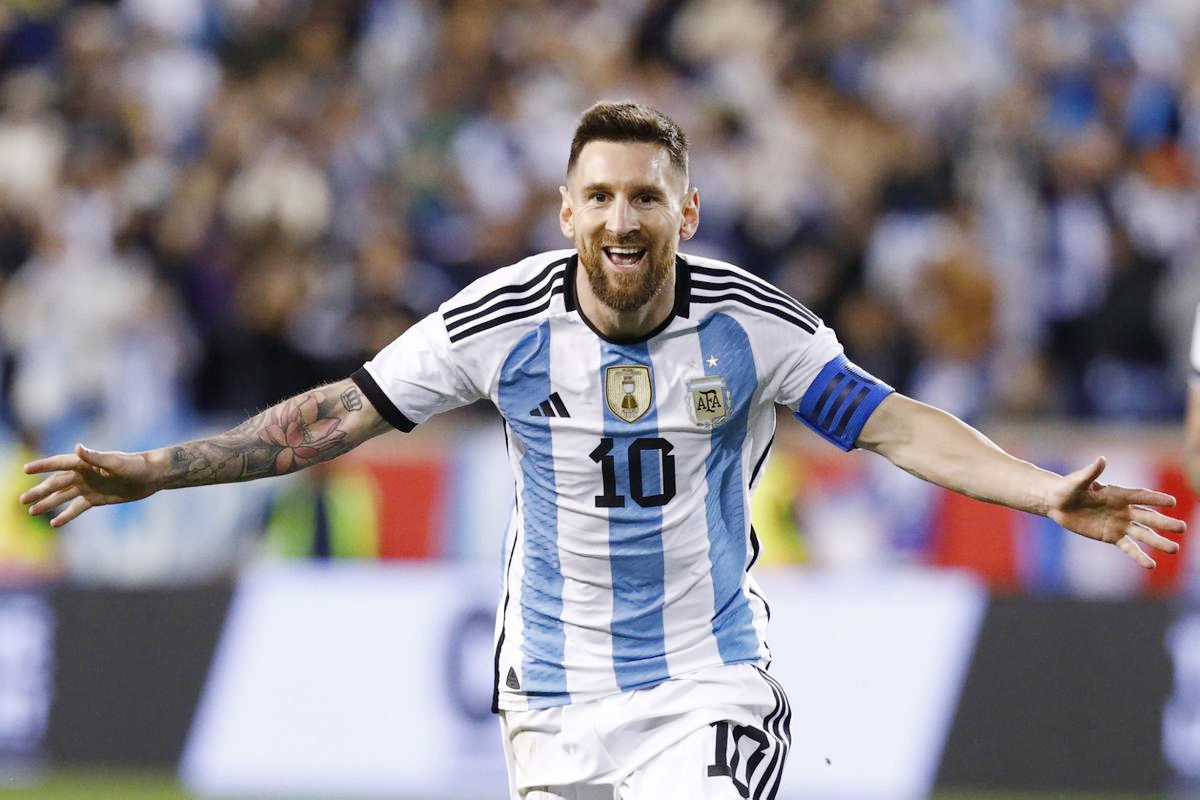 Cầu thủ Messi ăn mừng chiến thắng